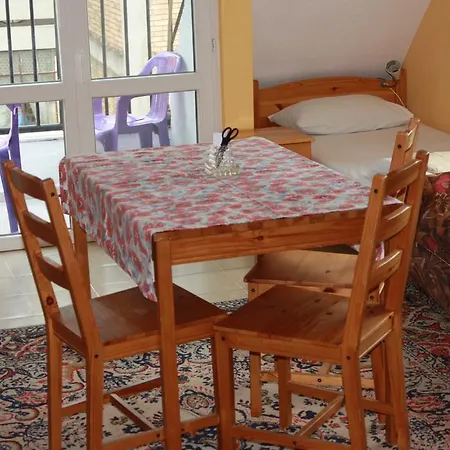 Guest & Homestay Edelweiss منزل للإقامة