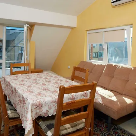 Guest & Homestay Edelweiss منزل للإقامة